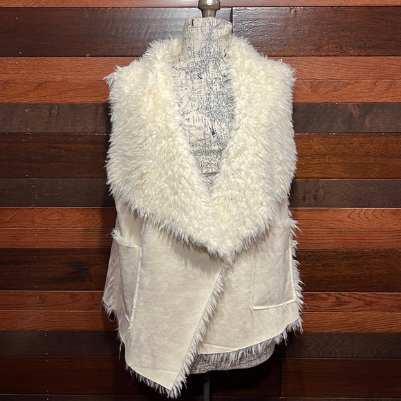 Falls Creek Jackets & Blazers - Falls Creek Open Front Cream and Off White Sherpa Lined Cardigan Vest